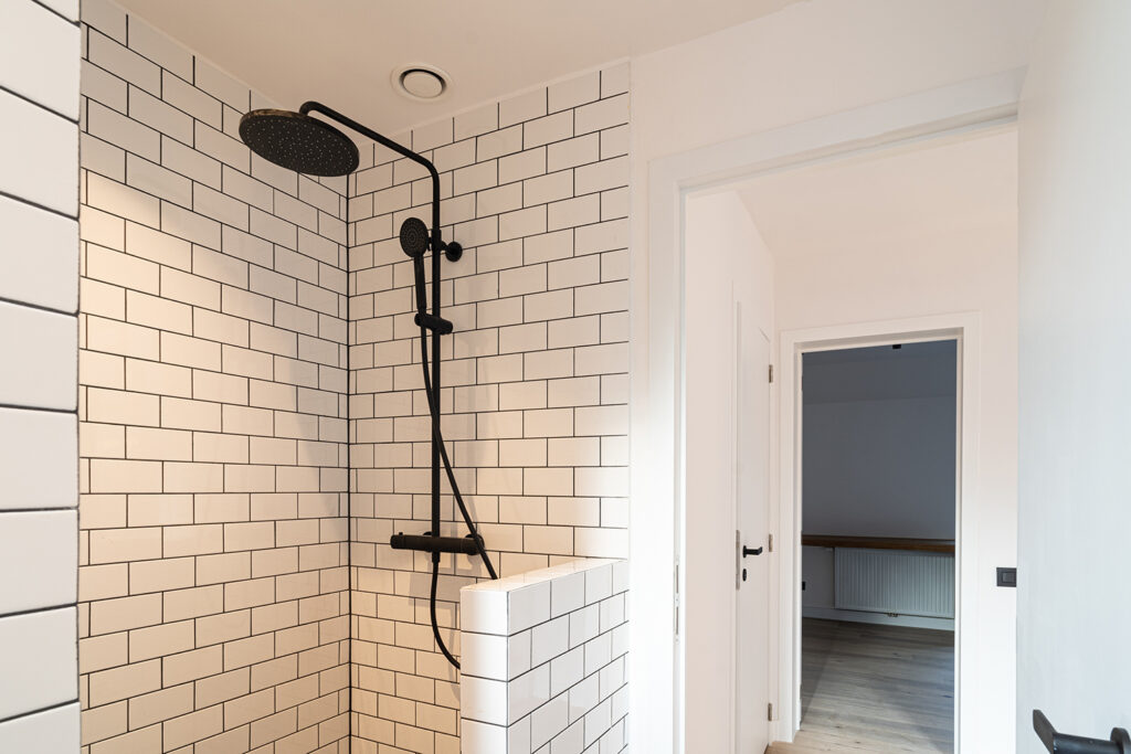 LaagOpLaag_website_gesgeGestichtstraat-12 Verbouwing Gent, Woning verbouwen Gent, totaalverbouwing, architectuur en interieur, Architect Gent, Stadswoning bouwen, stadswoning verbouwen, Duurzaam bouwen inspiratie, Architectenbureau Laag op Laag, architectenstudio, Duurzame architectuur, Toekomstbestendige woningen, Groene leefbare stad, Gelaagdheid in architectuur, Kwaliteit en duurzaamheid, (Ver)bouwen voor volgende generaties, Naadloze overgang binnen en buiten, Lange termijn ontwerp, Groendaken en tuinontwerp, Stijlvolle en duurzame woningen, Lagen in architectuur, Architectuur voor leefbaarheid, Wonen met een groen dak, Toekomstgerichte architectuur, Architecten voor stadswoningen, Duurzame bouwprincipes, Woningontwerp voor generaties, Modern woningontwerp, Innovatieve architectuur, Ecologische bouwprojecten, Ruimtelijke gelaagdheid, Klimaatbewust ontwerp, Architectuur met oog voor detail, Energie-efficiëntie, Inspirerende woonomgeving, Harmonie tussen binnen en buiten, Architectuur en levensstijl, Creatieve woningontwerpen, Maatwerk architectuur, Vakmanschap in woningontwerp, Duurzame stadsontwikkeling, Erfgoed en hedendaags ontwerp, Architectuur met een visie, Biologisch wonen, Hedendaagse stadsvernieuwing, Groene architectuurprincipes, Architectuur voor gezinnen, Minimalistische woningontwerpen, Verbondenheid met de omgeving, Architectuur en gemeenschap, Architectuur met natuurlijke materialen, Woningrenovatie met visie, Functionele binnenruimtes, Ecologische woongebouwen, Esthetiek en functionaliteit, Architectuur en welzijn, Innovatieve woonoplossingen, Architectuur en biodiversiteit, Hedendaagse duurzaamheid, Groenruimte in stedelijke omgevingen, Architectuur en cultureel erfgoed, Unieke woningontwerpen, Inspirerende architectonische concepten, Woningontwerp en ecologie, Ruimtelijk bewustzijn in architectuur, Ecologische stadsplanning, Duurzaamheid en esthetiek, Moderne stedelijke woningbouw