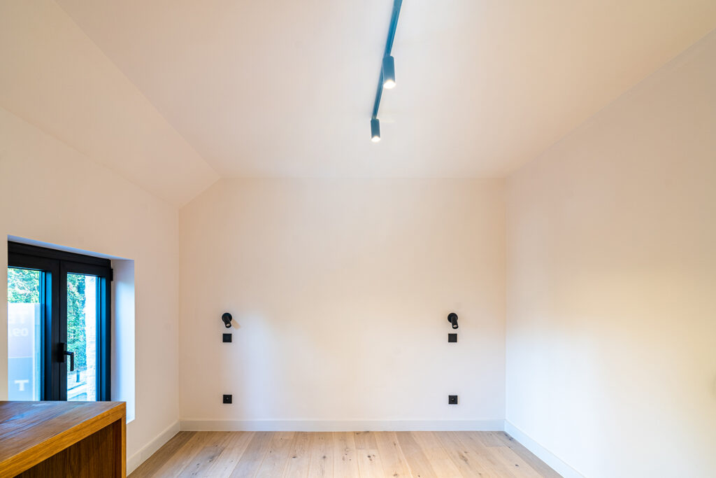 LaagOpLaag_website_gesgeGestichtstraat-13 Verbouwing Gent, Woning verbouwen Gent, totaalverbouwing, architectuur en interieur, Architect Gent, Stadswoning bouwen, stadswoning verbouwen, Duurzaam bouwen inspiratie, Architectenbureau Laag op Laag, architectenstudio, Duurzame architectuur, Toekomstbestendige woningen, Groene leefbare stad, Gelaagdheid in architectuur, Kwaliteit en duurzaamheid, (Ver)bouwen voor volgende generaties, Naadloze overgang binnen en buiten, Lange termijn ontwerp, Groendaken en tuinontwerp, Stijlvolle en duurzame woningen, Lagen in architectuur, Architectuur voor leefbaarheid, Wonen met een groen dak, Toekomstgerichte architectuur, Architecten voor stadswoningen, Duurzame bouwprincipes, Woningontwerp voor generaties, Modern woningontwerp, Innovatieve architectuur, Ecologische bouwprojecten, Ruimtelijke gelaagdheid, Klimaatbewust ontwerp, Architectuur met oog voor detail, Energie-efficiëntie, Inspirerende woonomgeving, Harmonie tussen binnen en buiten, Architectuur en levensstijl, Creatieve woningontwerpen, Maatwerk architectuur, Vakmanschap in woningontwerp, Duurzame stadsontwikkeling, Erfgoed en hedendaags ontwerp, Architectuur met een visie, Biologisch wonen, Hedendaagse stadsvernieuwing, Groene architectuurprincipes, Architectuur voor gezinnen, Minimalistische woningontwerpen, Verbondenheid met de omgeving, Architectuur en gemeenschap, Architectuur met natuurlijke materialen, Woningrenovatie met visie, Functionele binnenruimtes, Ecologische woongebouwen, Esthetiek en functionaliteit, Architectuur en welzijn, Innovatieve woonoplossingen, Architectuur en biodiversiteit, Hedendaagse duurzaamheid, Groenruimte in stedelijke omgevingen, Architectuur en cultureel erfgoed, Unieke woningontwerpen, Inspirerende architectonische concepten, Woningontwerp en ecologie, Ruimtelijk bewustzijn in architectuur, Ecologische stadsplanning, Duurzaamheid en esthetiek, Moderne stedelijke woningbouw