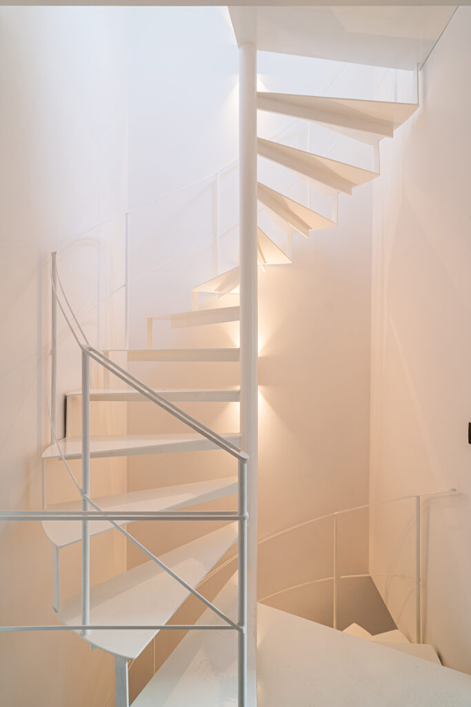 LaagOpLaag_website_gesgeGestichtstraat-14 Verbouwing Gent, Woning verbouwen Gent, totaalverbouwing, architectuur en interieur, Architect Gent, Stadswoning bouwen, stadswoning verbouwen, Duurzaam bouwen inspiratie, Architectenbureau Laag op Laag, architectenstudio, Duurzame architectuur, Toekomstbestendige woningen, Groene leefbare stad, Gelaagdheid in architectuur, Kwaliteit en duurzaamheid, (Ver)bouwen voor volgende generaties, Naadloze overgang binnen en buiten, Lange termijn ontwerp, Groendaken en tuinontwerp, Stijlvolle en duurzame woningen, Lagen in architectuur, Architectuur voor leefbaarheid, Wonen met een groen dak, Toekomstgerichte architectuur, Architecten voor stadswoningen, Duurzame bouwprincipes, Woningontwerp voor generaties, Modern woningontwerp, Innovatieve architectuur, Ecologische bouwprojecten, Ruimtelijke gelaagdheid, Klimaatbewust ontwerp, Architectuur met oog voor detail, Energie-efficiëntie, Inspirerende woonomgeving, Harmonie tussen binnen en buiten, Architectuur en levensstijl, Creatieve woningontwerpen, Maatwerk architectuur, Vakmanschap in woningontwerp, Duurzame stadsontwikkeling, Erfgoed en hedendaags ontwerp, Architectuur met een visie, Biologisch wonen, Hedendaagse stadsvernieuwing, Groene architectuurprincipes, Architectuur voor gezinnen, Minimalistische woningontwerpen, Verbondenheid met de omgeving, Architectuur en gemeenschap, Architectuur met natuurlijke materialen, Woningrenovatie met visie, Functionele binnenruimtes, Ecologische woongebouwen, Esthetiek en functionaliteit, Architectuur en welzijn, Innovatieve woonoplossingen, Architectuur en biodiversiteit, Hedendaagse duurzaamheid, Groenruimte in stedelijke omgevingen, Architectuur en cultureel erfgoed, Unieke woningontwerpen, Inspirerende architectonische concepten, Woningontwerp en ecologie, Ruimtelijk bewustzijn in architectuur, Ecologische stadsplanning, Duurzaamheid en esthetiek, Moderne stedelijke woningbouw