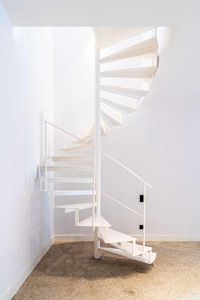 LaagOpLaag_website_gesgeGestichtstraat-6 Verbouwing Gent, Woning verbouwen Gent, totaalverbouwing, architectuur en interieur, Architect Gent, Stadswoning bouwen, stadswoning verbouwen, Duurzaam bouwen inspiratie, Architectenbureau Laag op Laag, architectenstudio, Duurzame architectuur, Toekomstbestendige woningen, Groene leefbare stad, Gelaagdheid in architectuur, Kwaliteit en duurzaamheid, (Ver)bouwen voor volgende generaties, Naadloze overgang binnen en buiten, Lange termijn ontwerp, Groendaken en tuinontwerp, Stijlvolle en duurzame woningen, Lagen in architectuur, Architectuur voor leefbaarheid, Wonen met een groen dak, Toekomstgerichte architectuur, Architecten voor stadswoningen, Duurzame bouwprincipes, Woningontwerp voor generaties, Modern woningontwerp, Innovatieve architectuur, Ecologische bouwprojecten, Ruimtelijke gelaagdheid, Klimaatbewust ontwerp, Architectuur met oog voor detail, Energie-efficiëntie, Inspirerende woonomgeving, Harmonie tussen binnen en buiten, Architectuur en levensstijl, Creatieve woningontwerpen, Maatwerk architectuur, Vakmanschap in woningontwerp, Duurzame stadsontwikkeling, Erfgoed en hedendaags ontwerp, Architectuur met een visie, Biologisch wonen, Hedendaagse stadsvernieuwing, Groene architectuurprincipes, Architectuur voor gezinnen, Minimalistische woningontwerpen, Verbondenheid met de omgeving, Architectuur en gemeenschap, Architectuur met natuurlijke materialen, Woningrenovatie met visie, Functionele binnenruimtes, Ecologische woongebouwen, Esthetiek en functionaliteit, Architectuur en welzijn, Innovatieve woonoplossingen, Architectuur en biodiversiteit, Hedendaagse duurzaamheid, Groenruimte in stedelijke omgevingen, Architectuur en cultureel erfgoed, Unieke woningontwerpen, Inspirerende architectonische concepten, Woningontwerp en ecologie, Ruimtelijk bewustzijn in architectuur, Ecologische stadsplanning, Duurzaamheid en esthetiek, Moderne stedelijke woningbouw